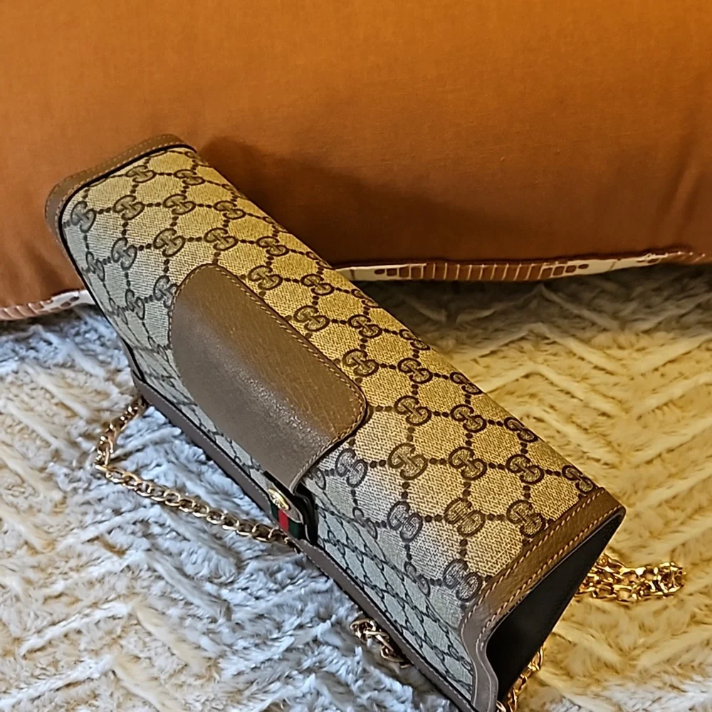 Gucci GG Sherry Line Clutch - Picture 4 of 16